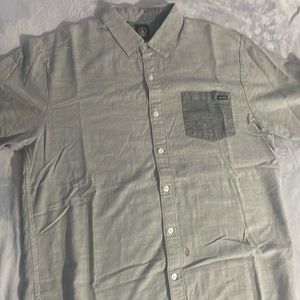 Volcom button down short sleeve size large light grey with dark grey pocket